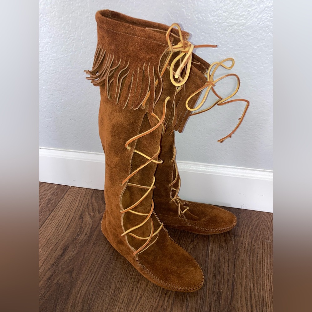 Moccasin women’s brown suede fringe boots size 6 new